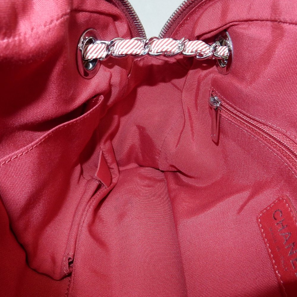 CHANEL QUILT SHOULDER BAG!! STUNNING! WOW!! - Picture 11 of 12